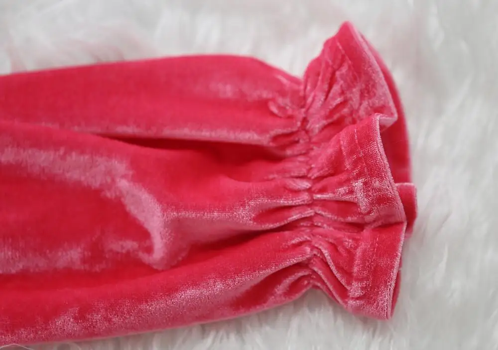 Розовый бархатный комплект из двух предметов платье с рюшами и длинным пышным