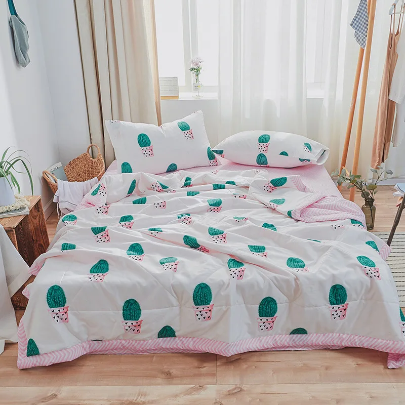 Простое летнее тонкое покрывало на пододеяльник мягкое удобное роскошное одеяло