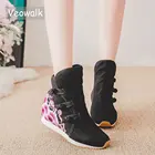 Veowalk зимние теплые меховые женские короткие ботильоны, хлопковые Женские повседневные парусиновые ботинки на танкетке с вышивкой, ботинки на платформе