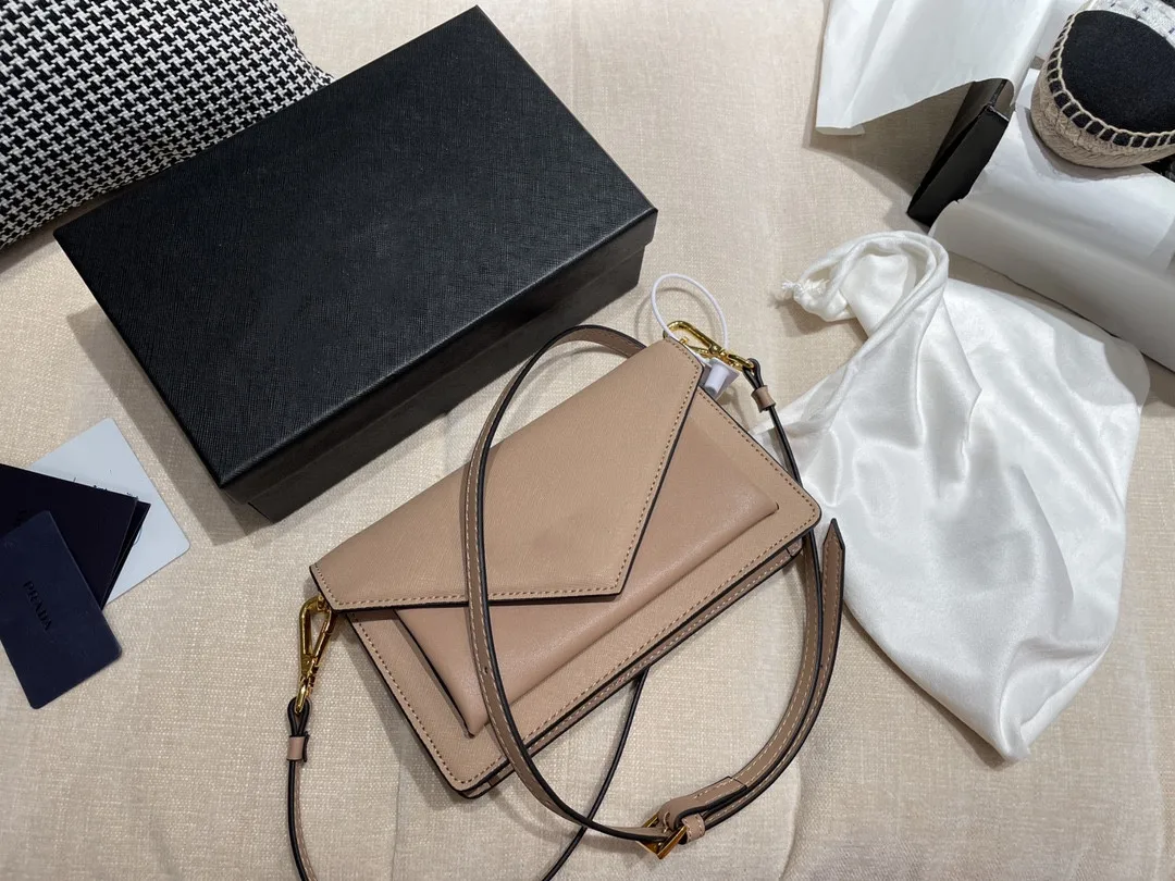 

2021 new luxury ladies natural leather mini shoulder envelope bag