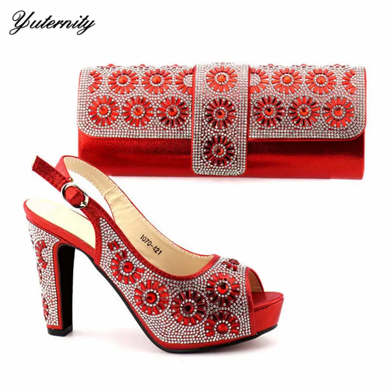 Комплект из туфель и сумочки высокого качества красного цвета с открытым носком