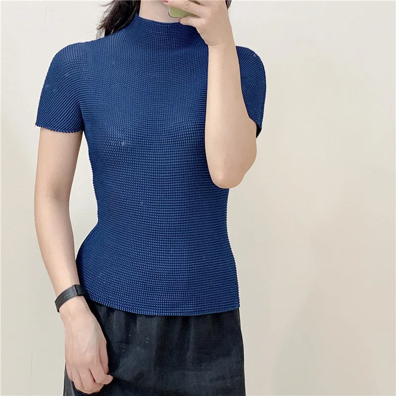 Женская футболка с коротким рукавом полуоблегающая эластичная высоким