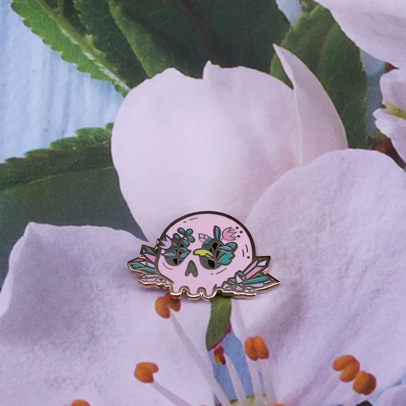 

Novelty Floral Skull Hard Gothic Enamel Pin Beautiful Pastel Crystals Cluster Plant Brooch Witch lapel pins badge Jewelry Gift