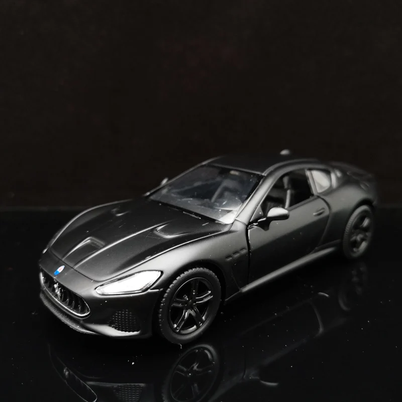 Коллекционная игрушка Maserati GT из сплава под давлением масштаб 1/36 подарок для