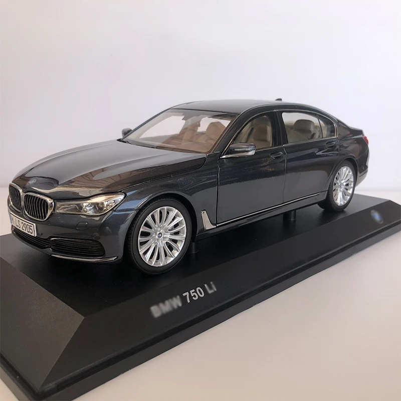 

Модель автомобиля из сплава в масштабе 1:18, модель 7 серии 750 Li Sedan, коллекционная металлическая модель автомобиля под давлением 28 см, модель а...