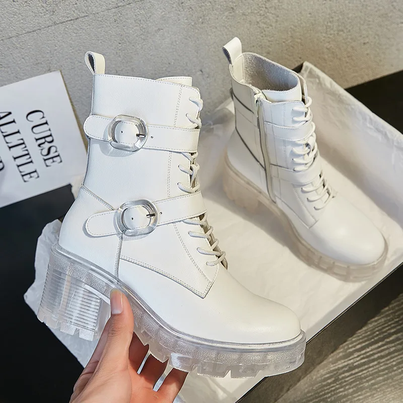 Модные черные кожаные женские ботинки короткие с круглым носком на толстом