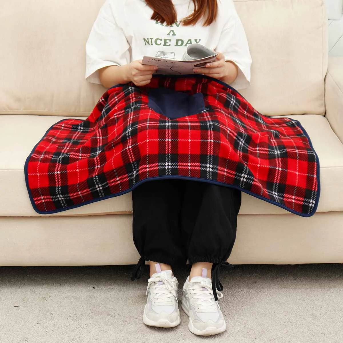 

88x61cm Electric Heating Blanket Safety 7W Portable Winter Warming Heated Carpet 5V USB for Car Home Office Removable Washing