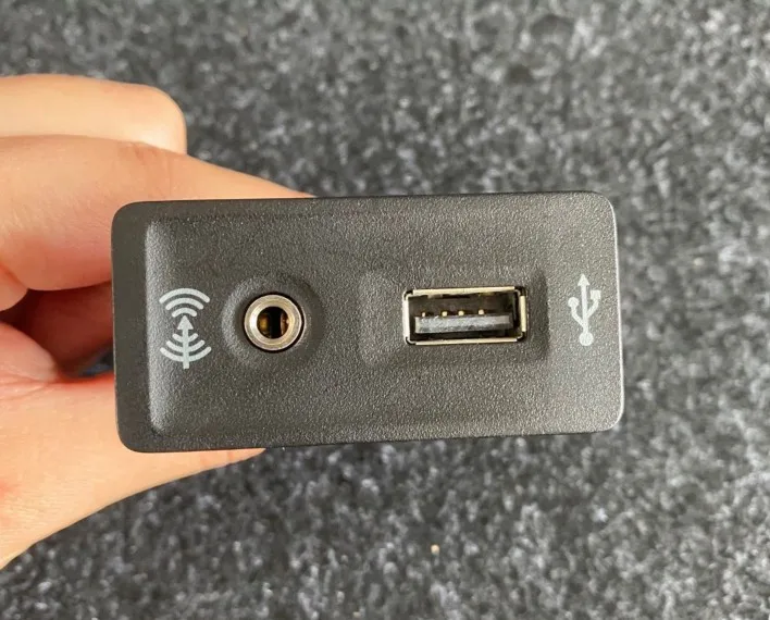 Разъем для подключения Carplay USB AUX порт 5Q0 035 726 J CarPlay MDI AMI VW Golf Passat | Автомобили и