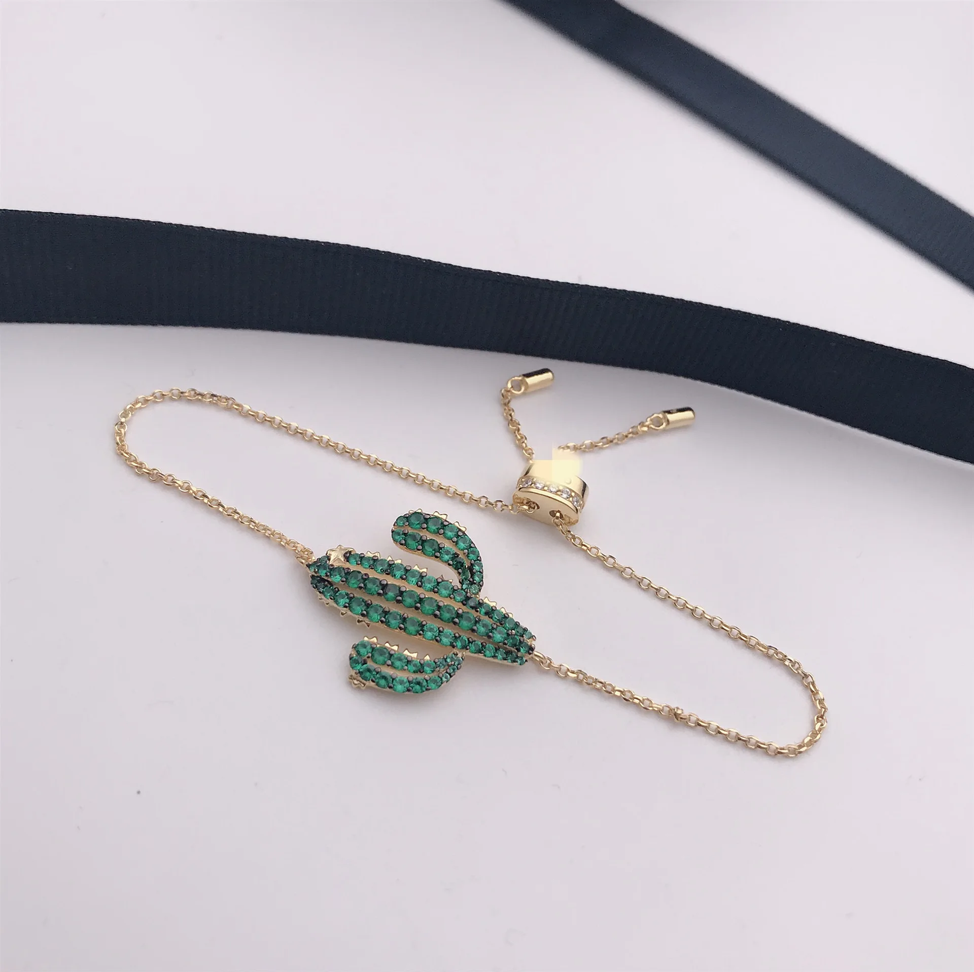 

8" 18K golden Golden cactus inlaid with crystal Zircon Bracelet