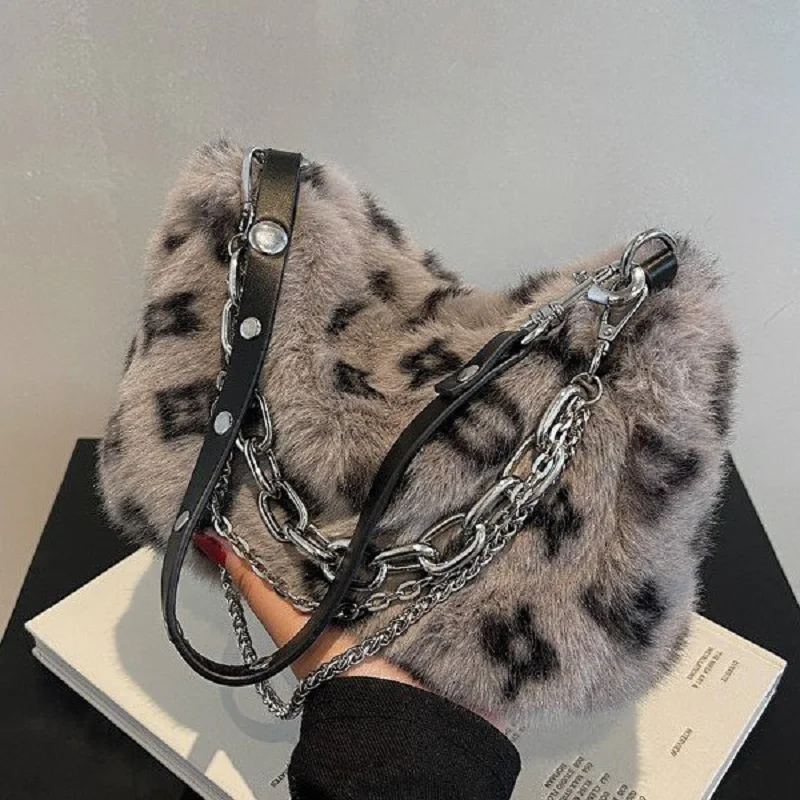 

Fluffy Shoulder Bags For Female Luxury Soft Plush Faux Fur Crossbody Bag Fashion Chains Rivet Straps Handbags Subaxillary Purse