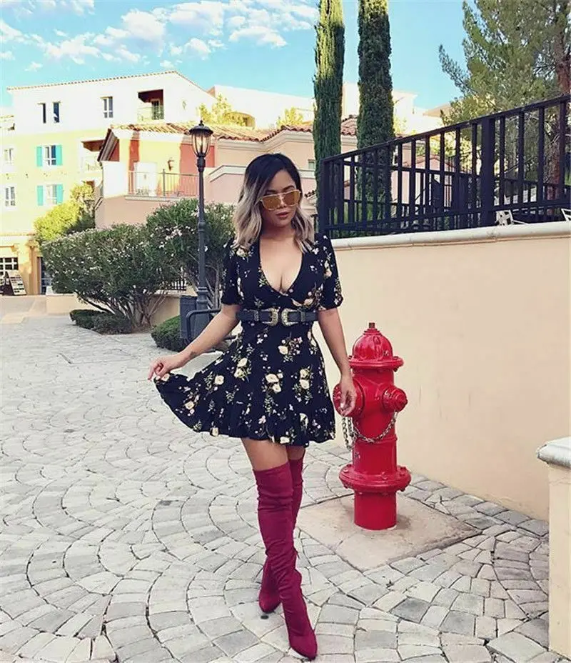 Модное женское мини-платье с коротким рукавом V-образным вырезом цветочным