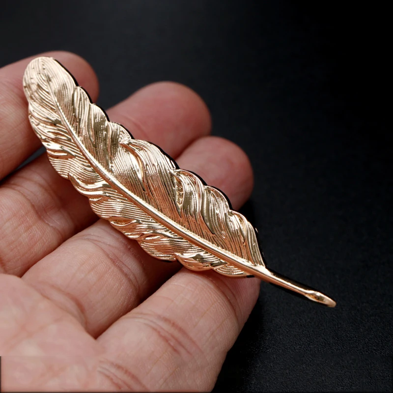 

Fashion Simple Feather Brooches Metal Men's Collar Needle Lapel Pin for Men Women Accessories Jewelry Luxury Gifts