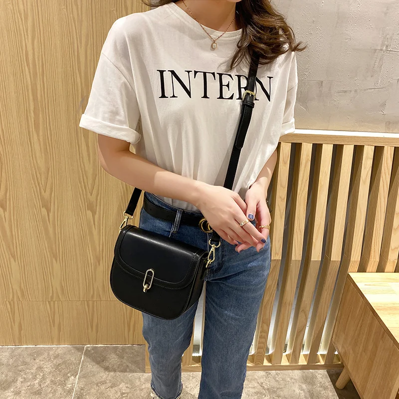 

Saddle Bag Women's Single Shoulder Messenger Mini Summer Simple French Niche Design High-end Woven Retro Armpit Bag