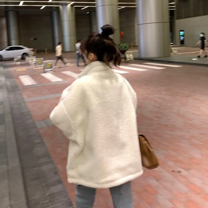 Женская зимняя белая куртка из искусственного меха овечьей шерсти милое пальто