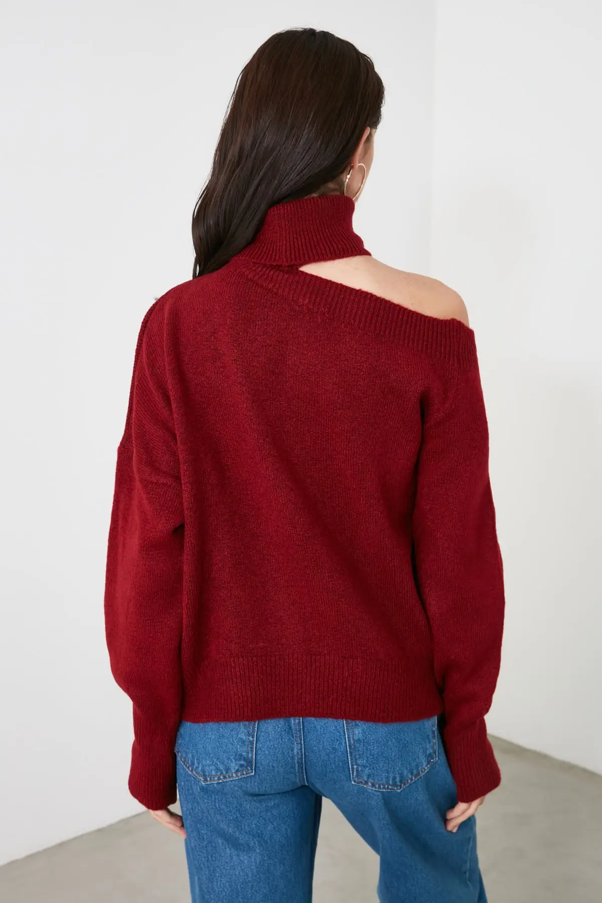 

Trendyol One Shoulder Knitwear Sweater TWOAW21KZ2576