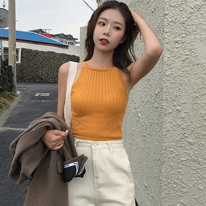 Женский ТРИКОТАЖНЫЙ УКОРОЧЕННЫЙ ТОП на бретельках облегающая трикотажная