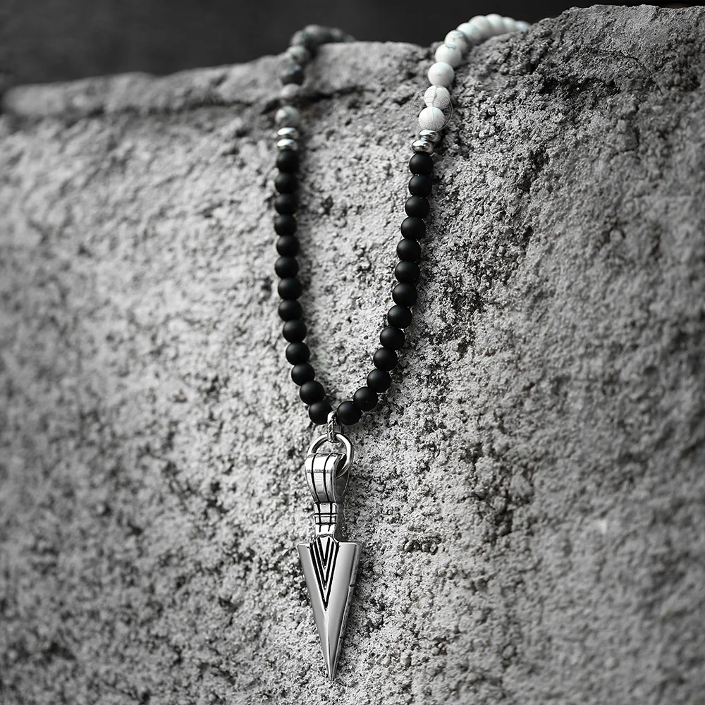 Уникальное мужское ожерелье из натурального бисера 6 мм длинное с камнем в форме