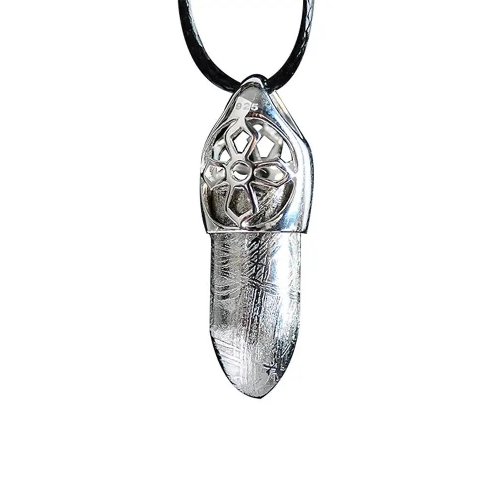 Кулон с натуральным метеоритом из мулдавита мощный кулон кристаллом 30x8 мм для