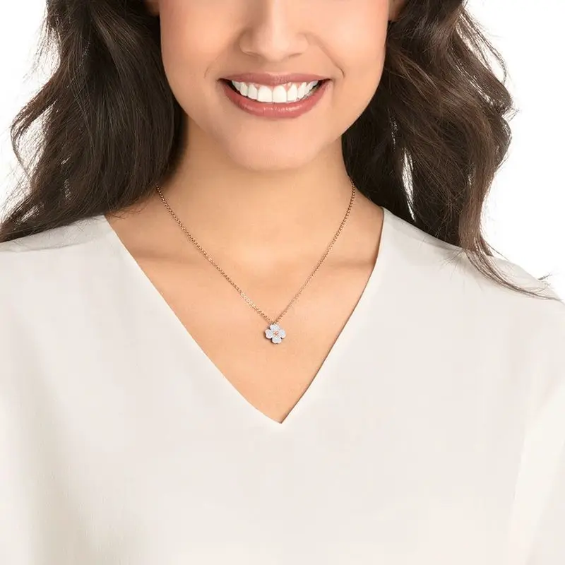 Ожерелье женское из серебра пробы с изображением четырехлистного клевера |