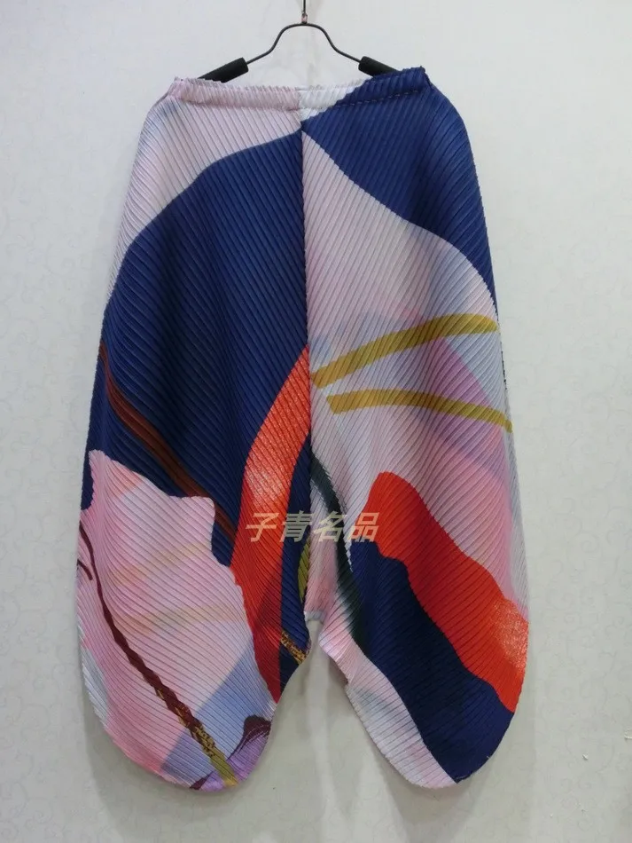 Miyake/ ; однотонная Асимметричная футболка без рукавов с круглым вырезом+ штаны-шаровары с принтом; костюм