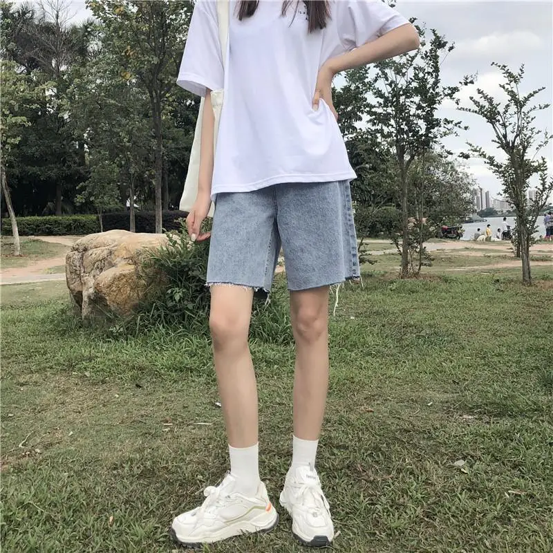 

2021 new 5-point jeans women's spring and summer loose BF straight tube Hong Kong style high waist and thin perforated shorts