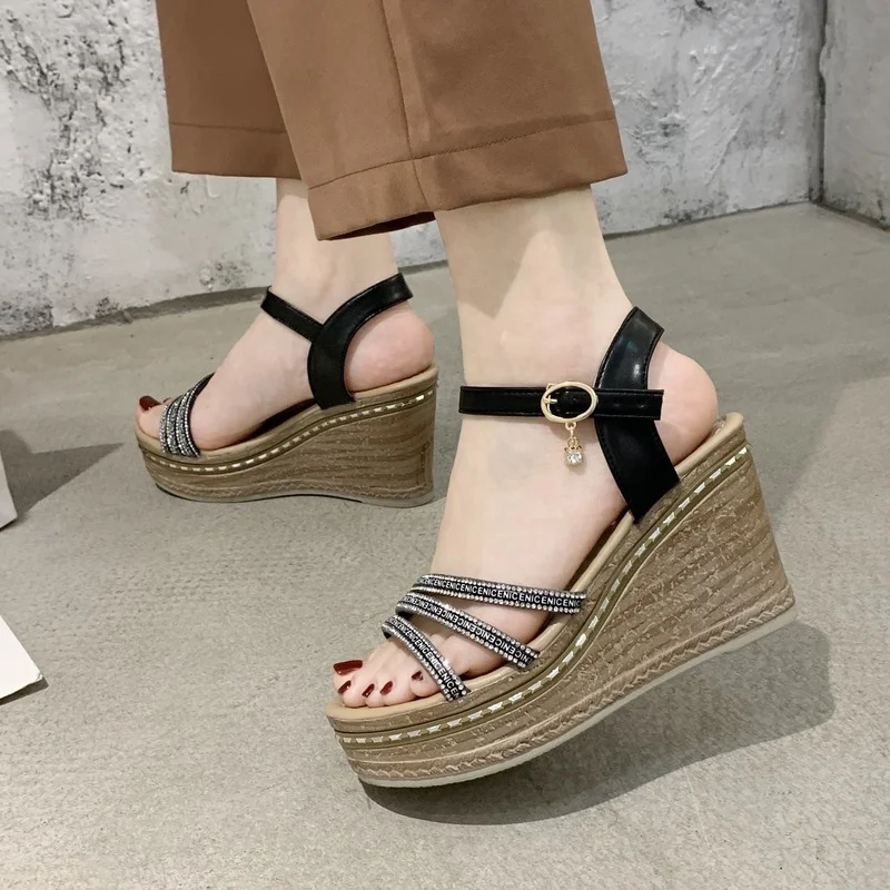 

Модные женские сандалии на каблуке-танкетке женские сандалии 2021 Лето; Новая обувь на высоких каблуках стразы женские в римском стиле, санда...