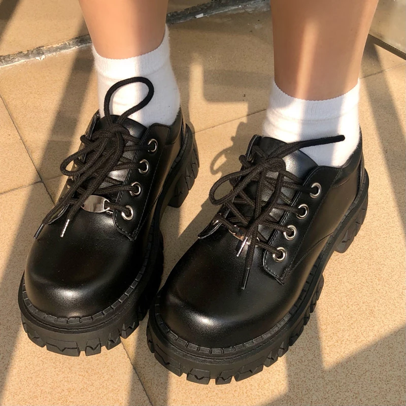 

2021 New Shoe Women Fashion Lace Up Casual Shoes Low Ladies Comfortable PU Leather Shoe Brand British Style Black Designer Shoe