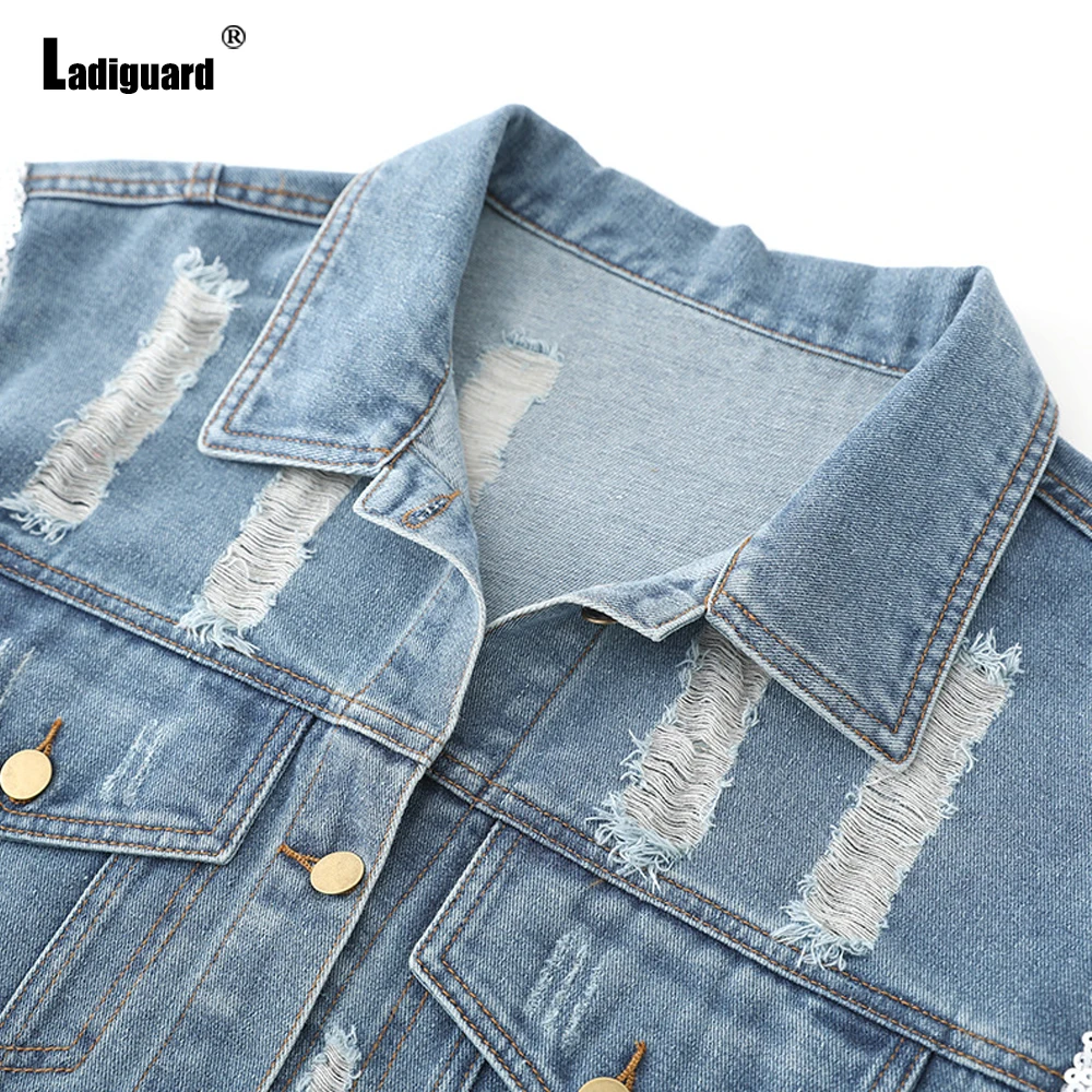 Женская рваная джинсовая куртка однобортная с вырезами и блестками верхняя