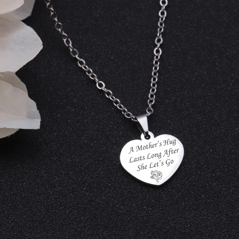 Модное ожерелье с сердцем для подарка матери гравировкой обнимает мать долго