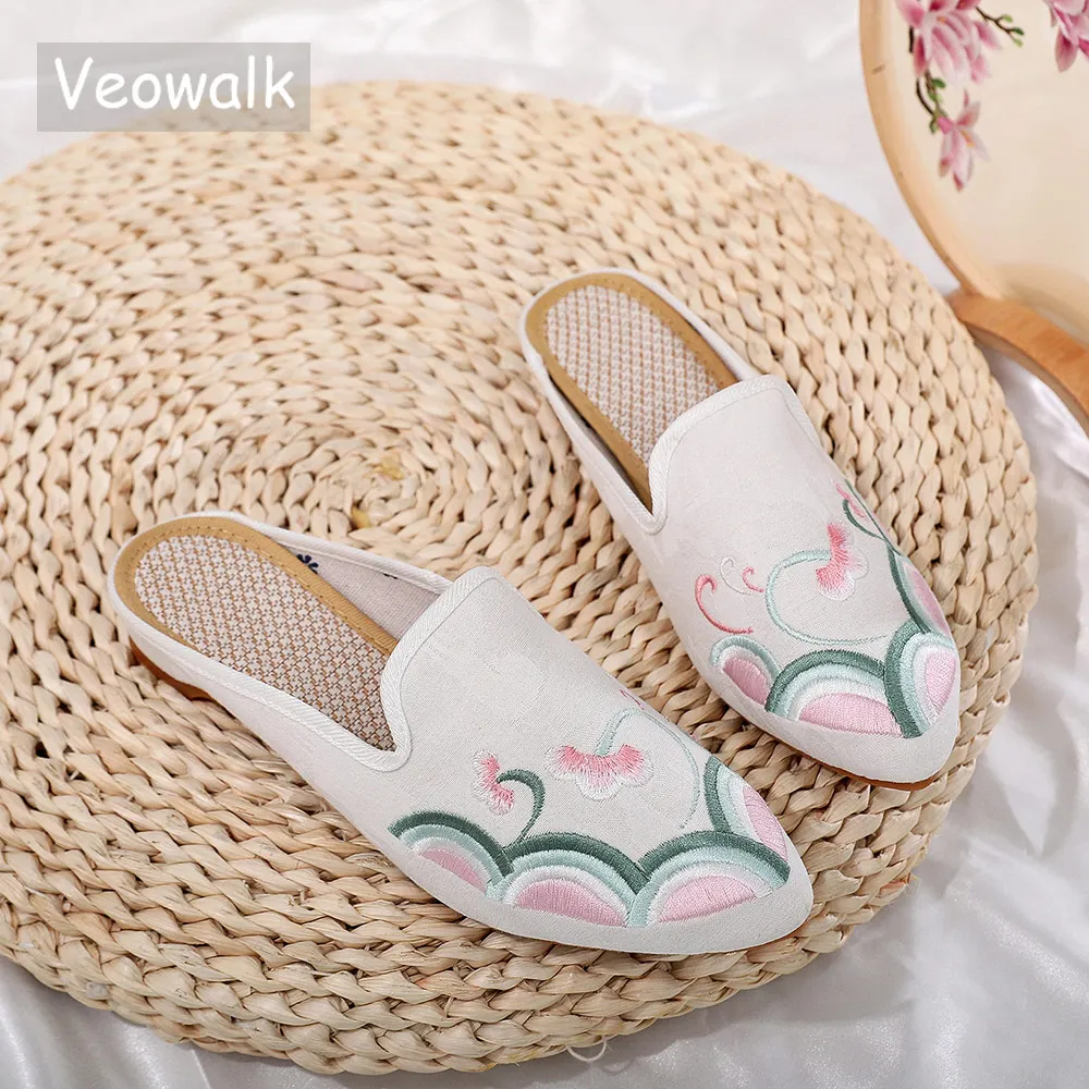 

Женские шлепанцы Veowalk из хлопчатобумажной ткани с вышивкой, удобные повседневные шлепанцы на плоской подошве с острым носком, ретро-обувь в китайском стиле ручной работы