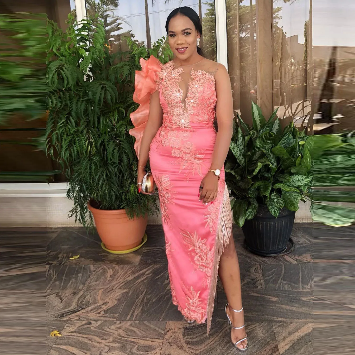 Вечерние платья с длинным рукавом открытым плечом и круглым вырезом | Свадьбы