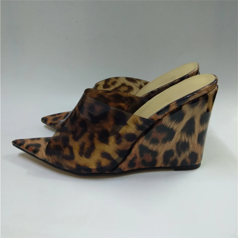 

Sexy Leopard PVC Runway Mules Sexy Pointed Toe High Wedges Open Toe Outwear Shoes Fashion 2020 Summer Slippers Women