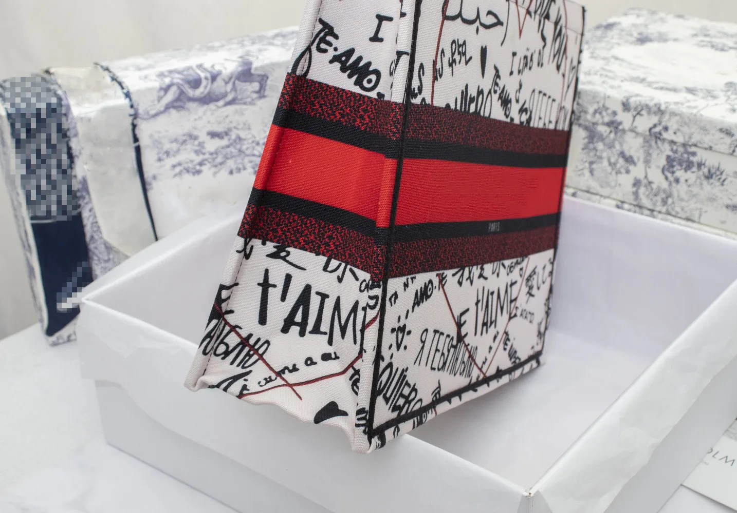 

202 Luxury handbags Shoulder bags Ladies bags Ladies Fashion handbags Designer Embroidered messenger bags Ladies bags Book Tote