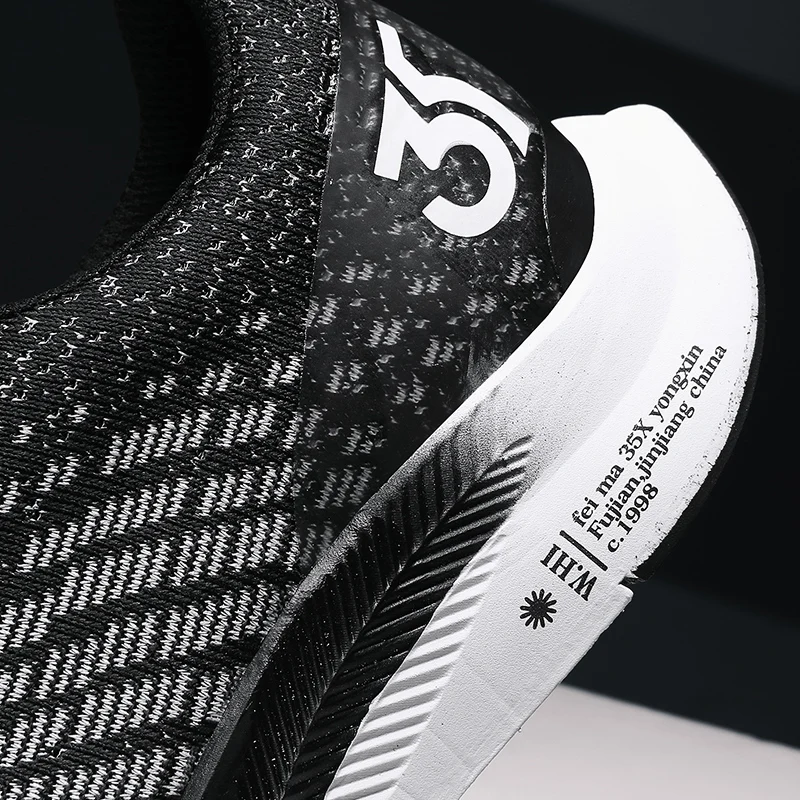 

New spring running shoes, lightweight professional men's shoes, ultra-light mesh travel shoes, track and field sports shoes 45