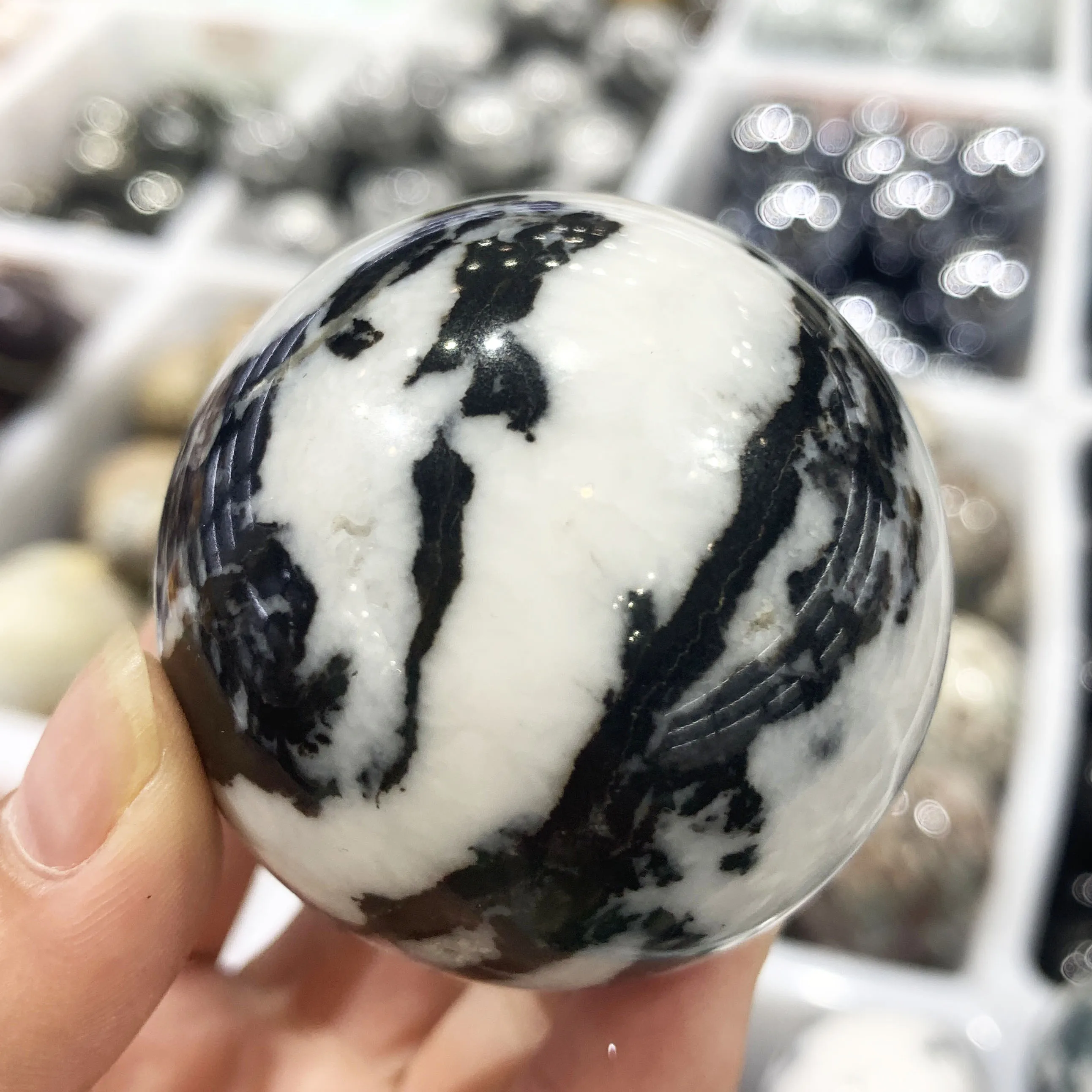 

1 Pcs Natural Rock Black Zebra Sphere Fengshui Crystal Ball Ornaments Home Decoration Accessories For Reiki Chakra Healing