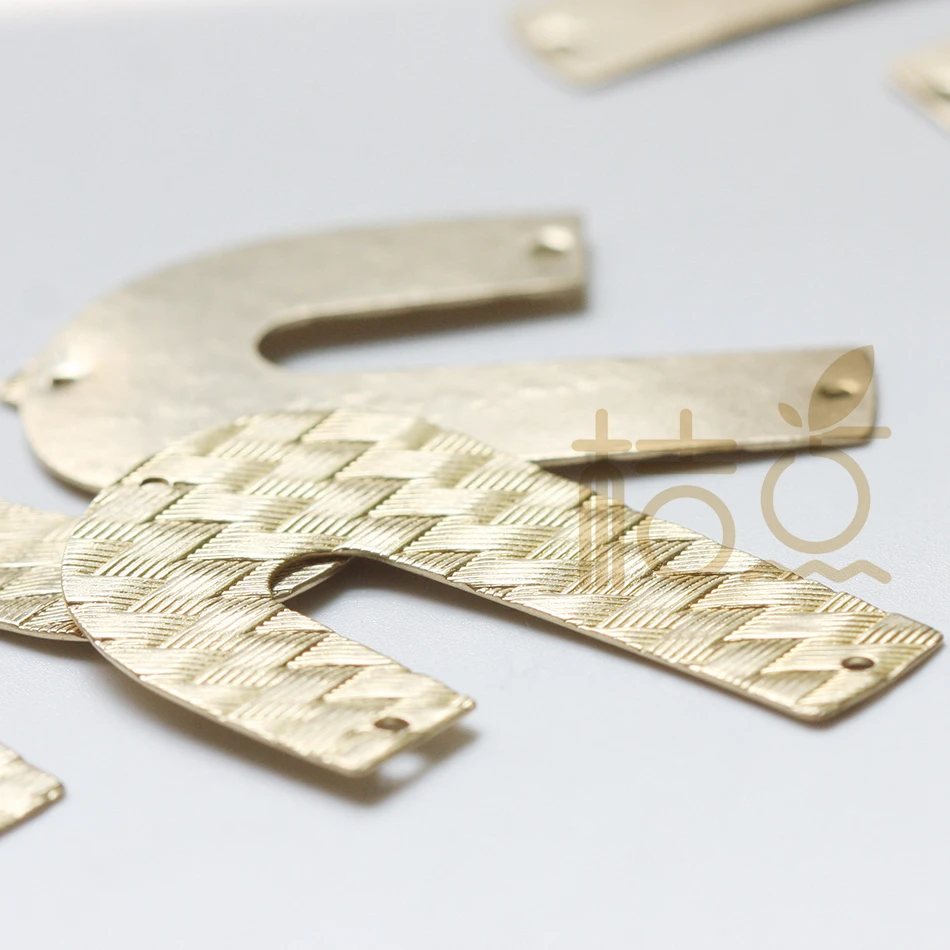 Твердый необработанный латунный односторонний текстурированный Шарм (4487C) |