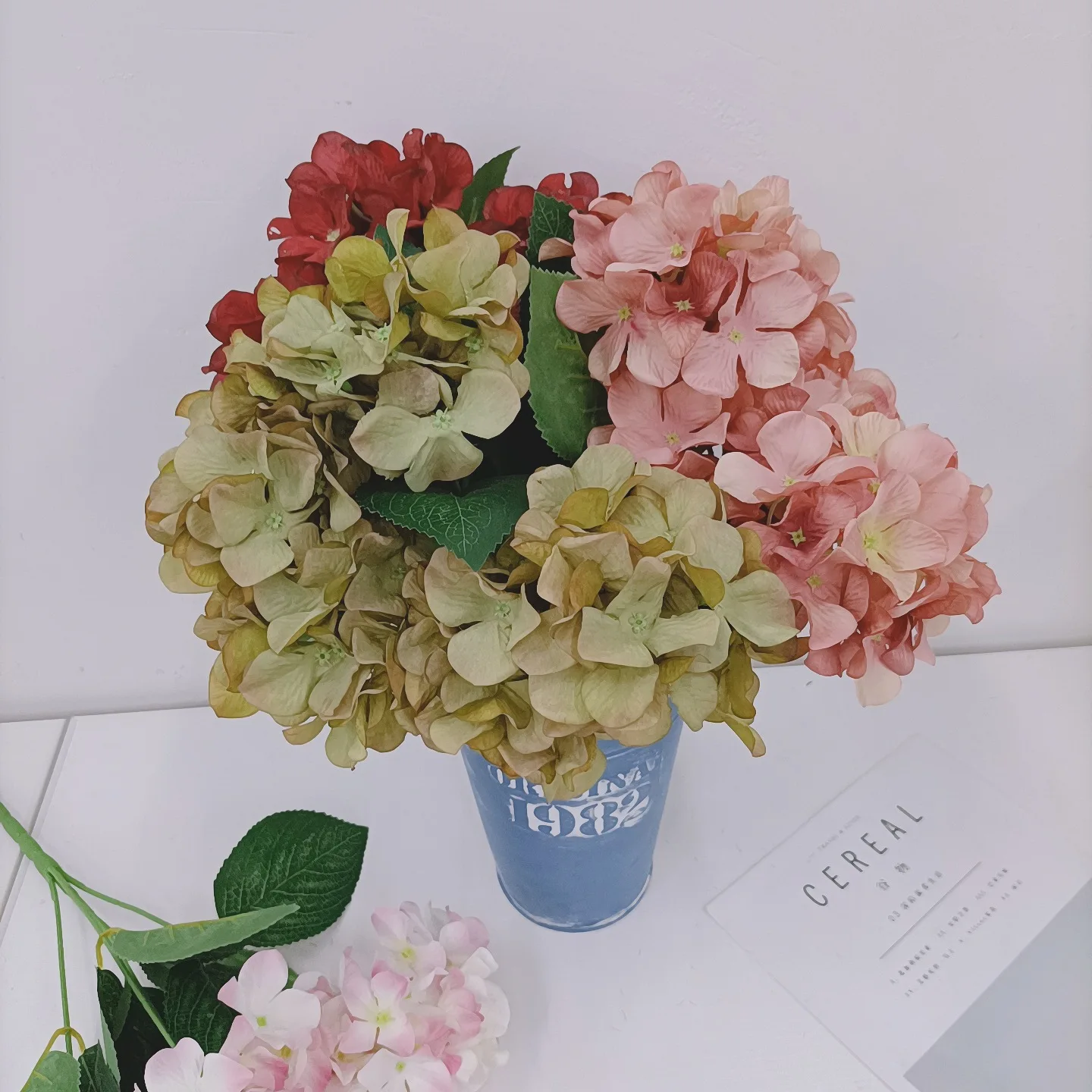 

Artificial Hydrangea Simulation Silk Bouquet Decoration Wedding Bouquet Living Room Balcony Garden Desktop Flower Arrangement