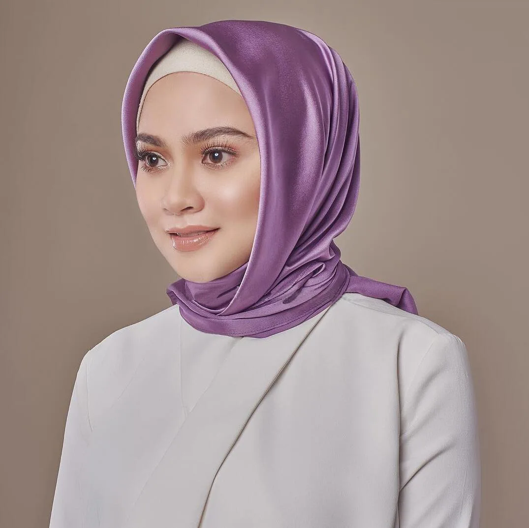 Light Purple 90*90 см платок Шелковый сатиновый хиджаб шарф для женщин сплошной цвет платок для волос шарфы квадратные шали и обертывания головные шарфы для женщин - Цвет: Light Purple