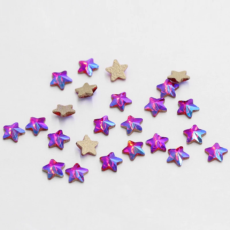 К требованиям заказчика сверкающие 5/6 мм с рисунком пятиконечной звезды нейл