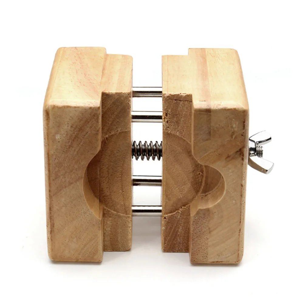 Фото Movement Repair Tool Clamp Vintage Watchmaker Vise Adjust Watch Case Holder Wooden Opener Square Mini Наручные часы Movement Repair Tool Clamp Vintage Watchmaker Vise Adjust Watch Case Holder Wooden Opener Square Mini Наручные часы