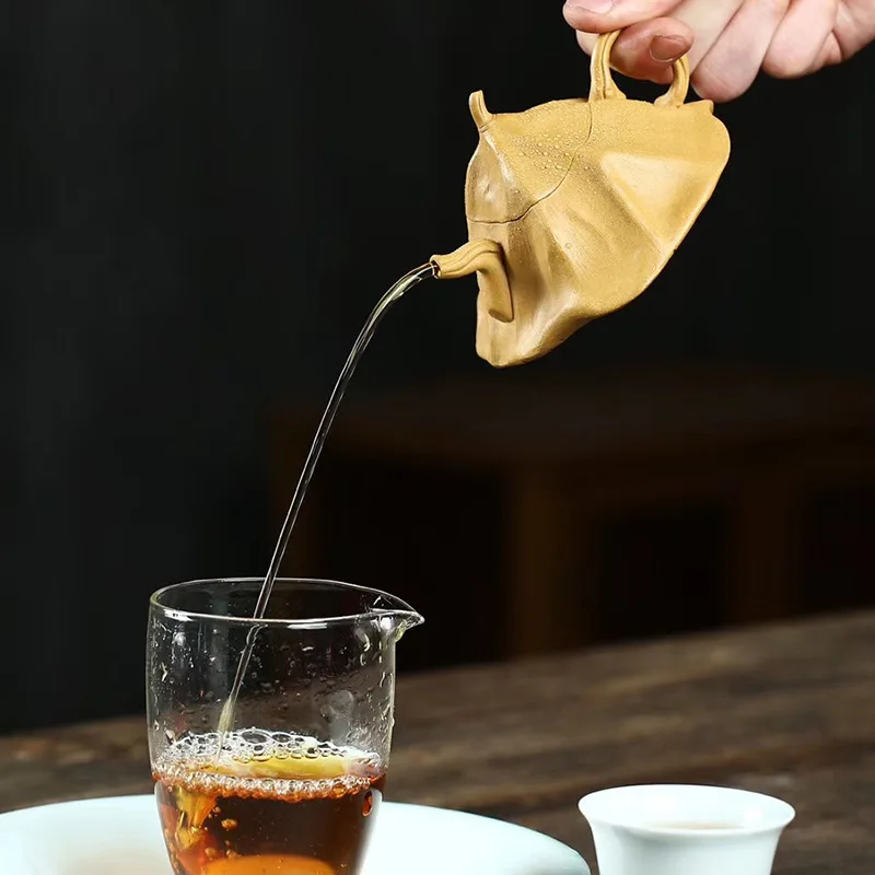 

Yixing famous mine old section clay purple clay pot handmade lotus leaf bionic device flower tea pot travel tea set