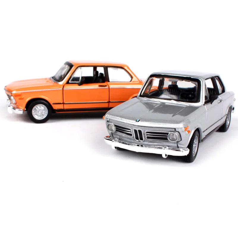 Bburago 1:32 1972 BMW 2002 Tii винтажная Автомобильная литая под давлением прозрачная витрина