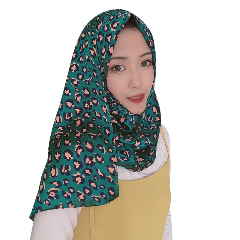 Мусульманский платок атласный вязаный нано пряжа с леопардовым узором длинный