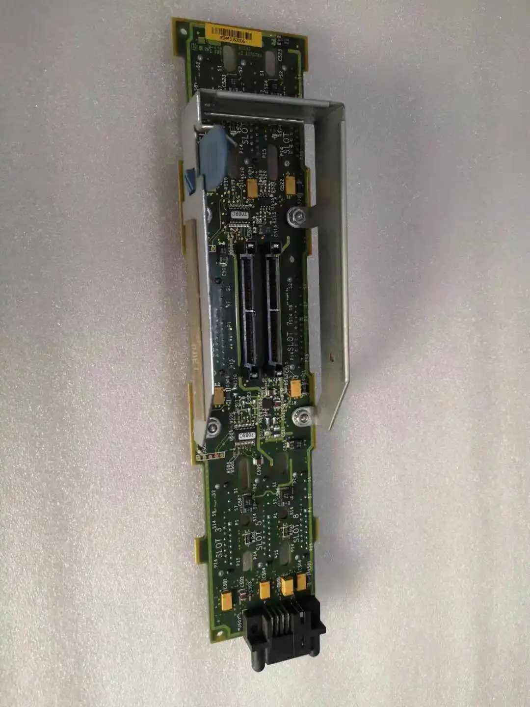Флэш-накопитель с 8 слотами для серверов RX3600 RX6600