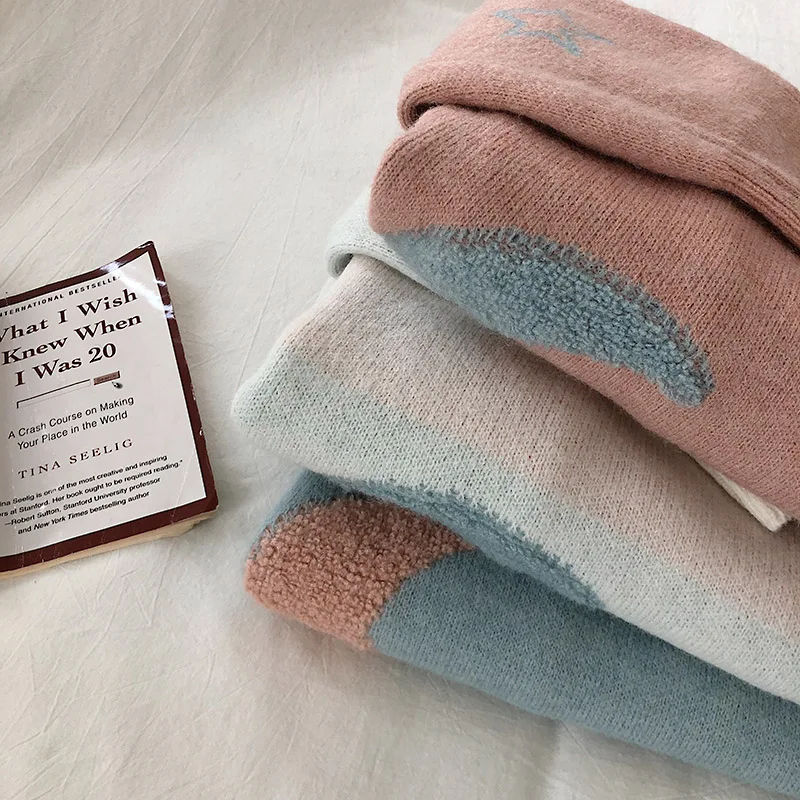 Женские пуловеры с героями мультфильмов Осень-зима 2020 | Женская одежда