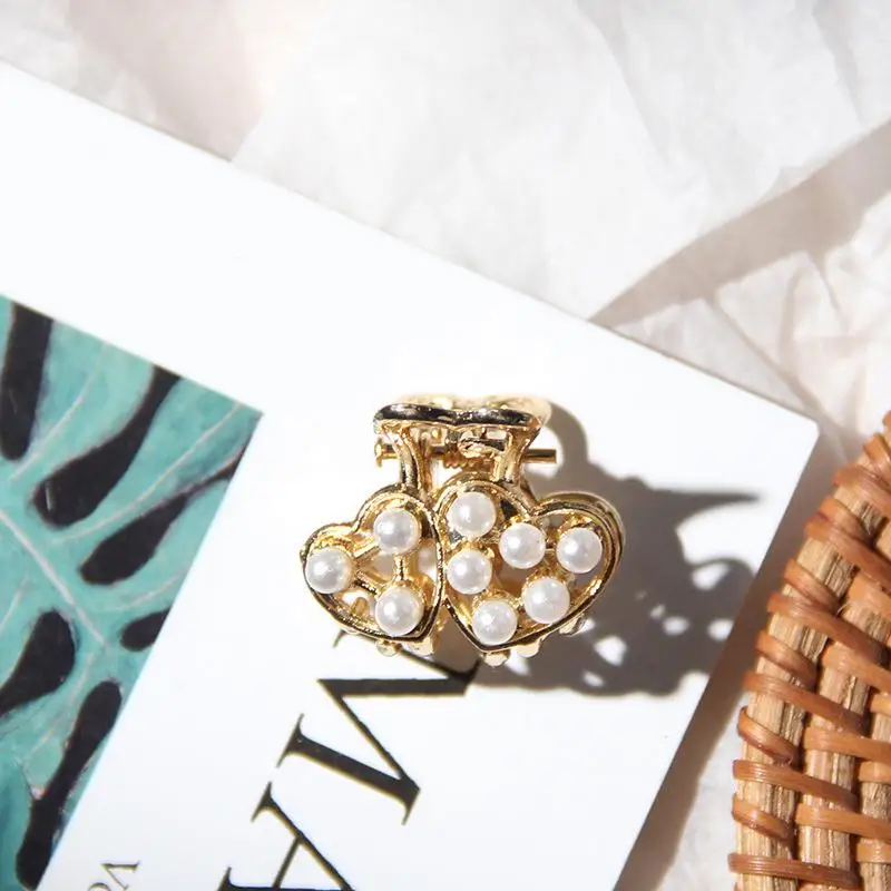 

Mini Pearl Hair Claw for Women Girls Retro Rhinestone Flower Crab Claw Clip Small Hairpins Hair Crab Girl Hair Accessories