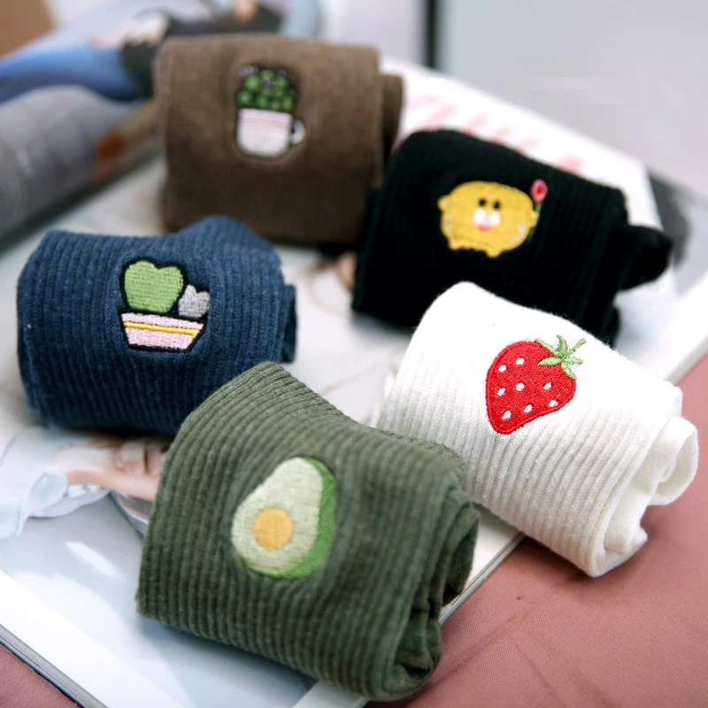 Осенние модные женские носки хлопковые удобные с вышивкой фруктов и