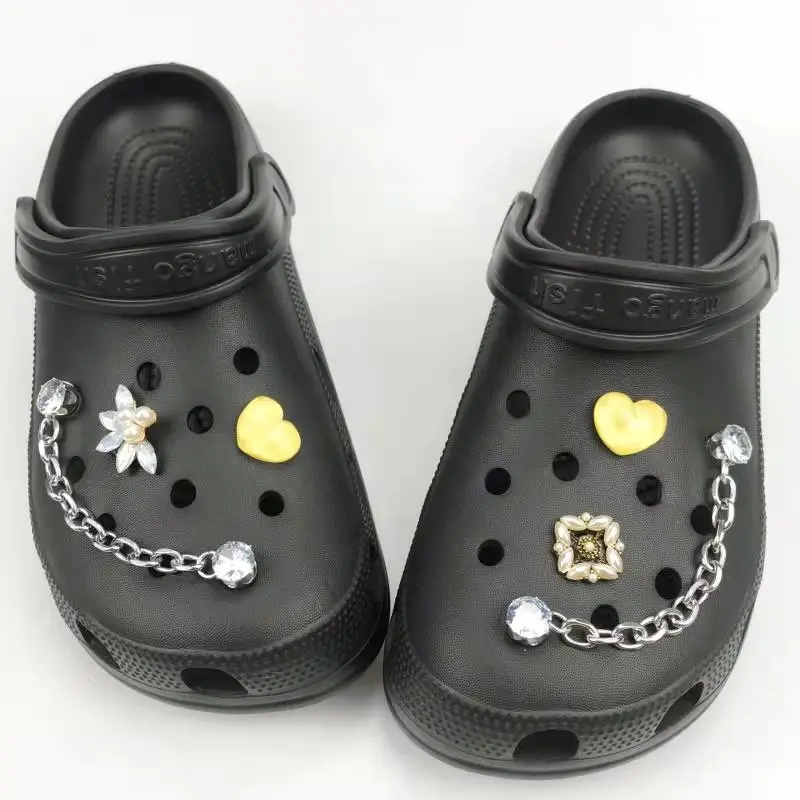 

Vintage Croc Charms Designer DIY Luxury Shoe Charms for Crocs Elegant Pearl Shoe Buckle Brand New Women Shoe Accessories Quality