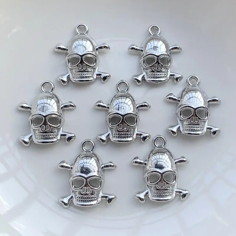 

50pcs silver - plated skull pendant holiday decorations Diy jewelry production materials resin technology