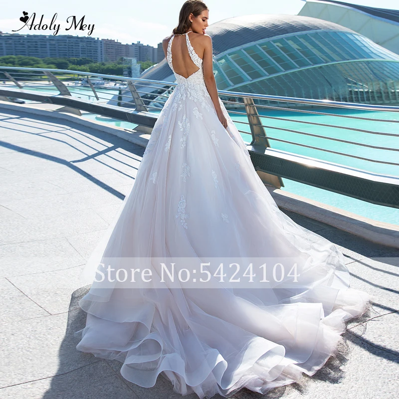 Романтичное свадебное платье-трапеция с лямкой на шее и открытой спиной от Adoly Mey